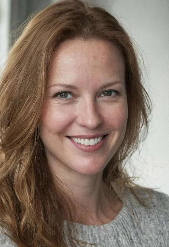 Manuela, 47