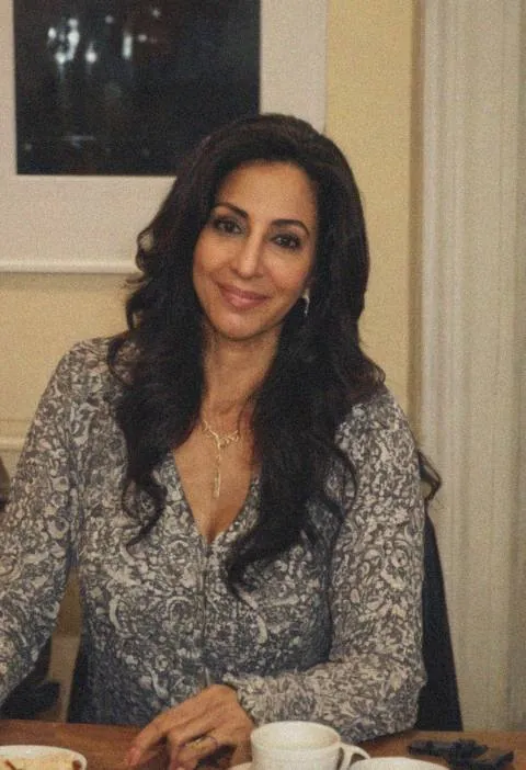 Karin, 52